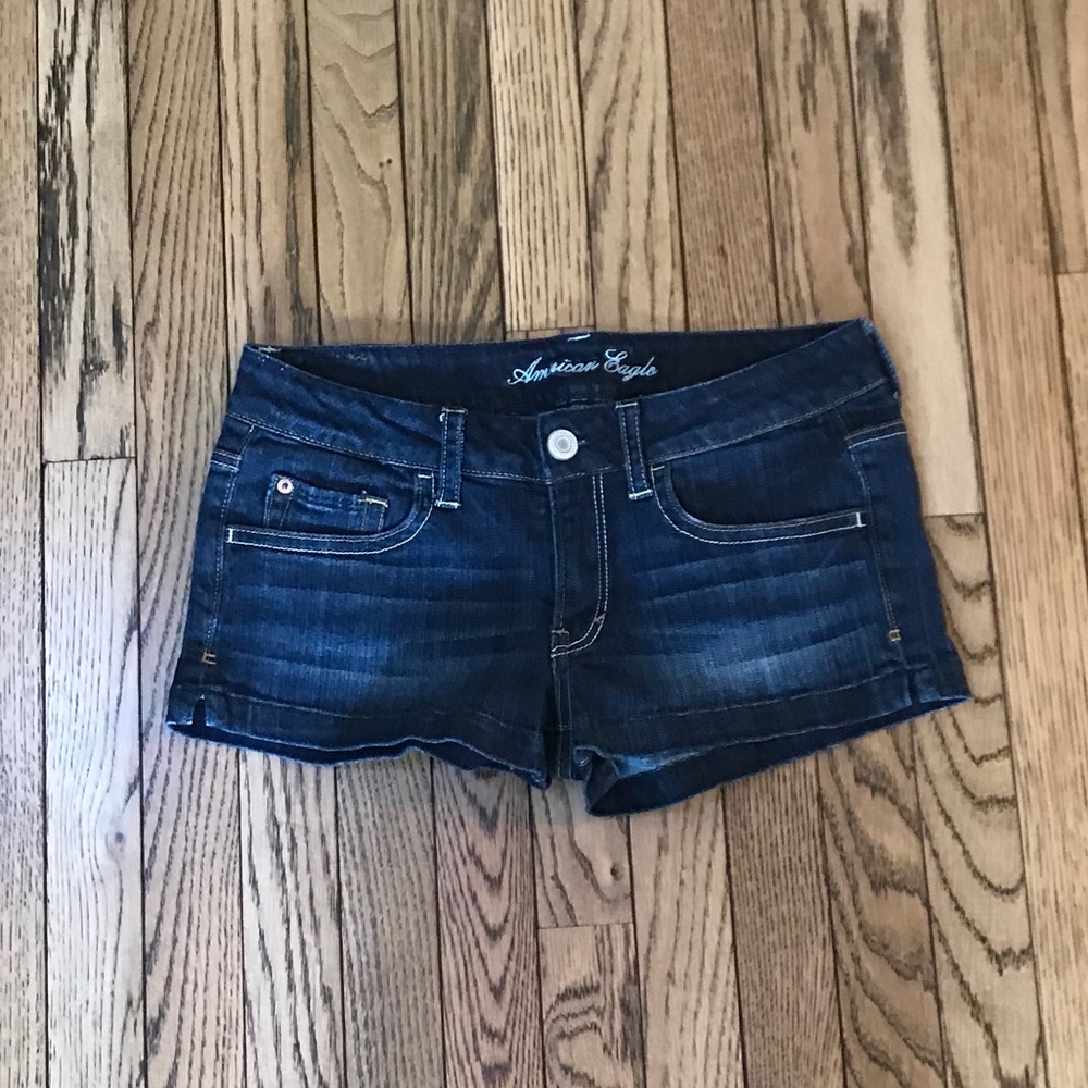 American Eagle denim sorts, size 6. Excellent condition.